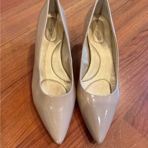 Bandolino Women's Beige Heels